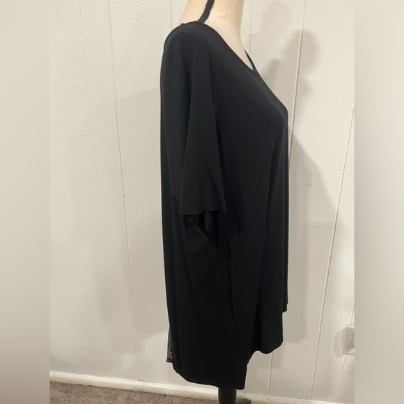 Kim&Cami black top with polkadot details on back size 1X - Picture 2 of 8